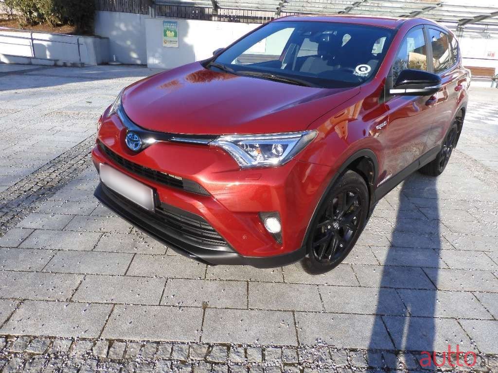 2018' Toyota RAV4 photo #1