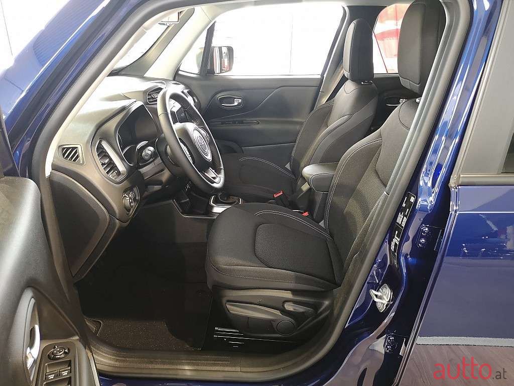 2019' Jeep Renegade photo #4