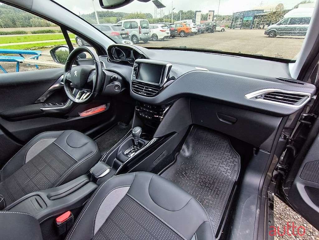2018' Peugeot 2008 photo #5