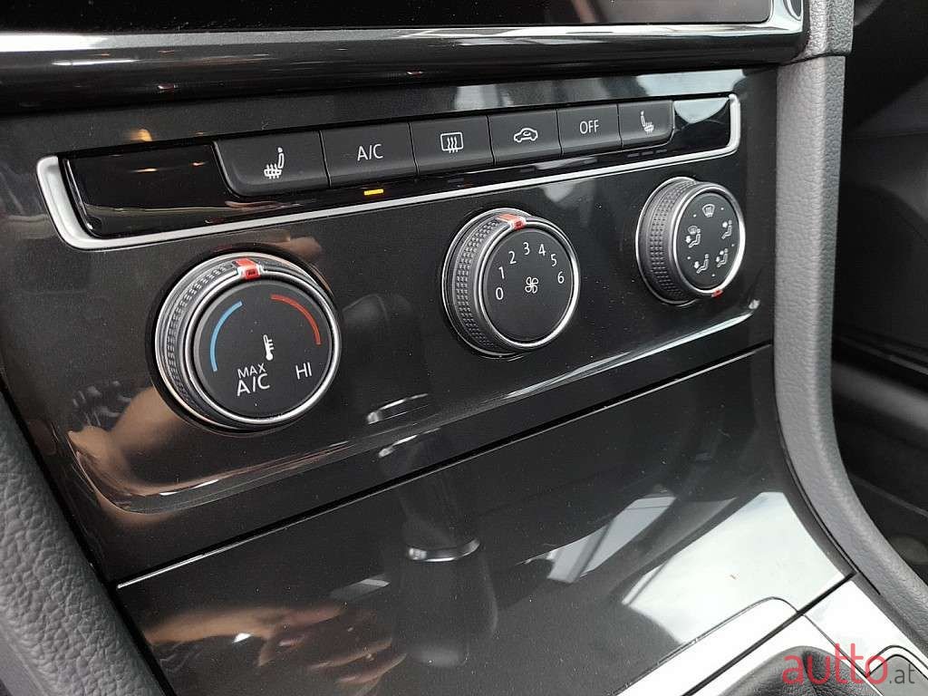 2019' Volkswagen Golf photo #6