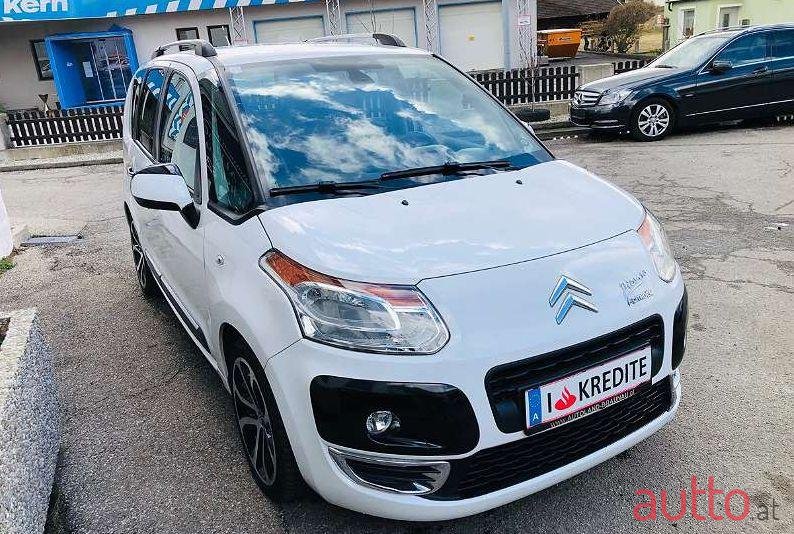 2010' Citroen C3 Picasso photo #1