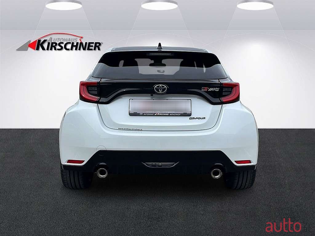 2023' Toyota Yaris photo #6