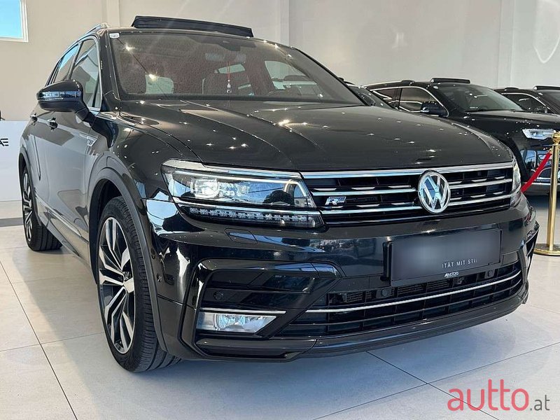 2017' Volkswagen Tiguan photo #4