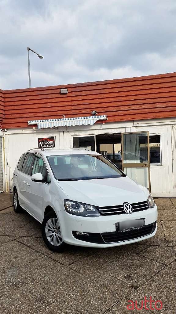 2015' Volkswagen Sharan photo #1