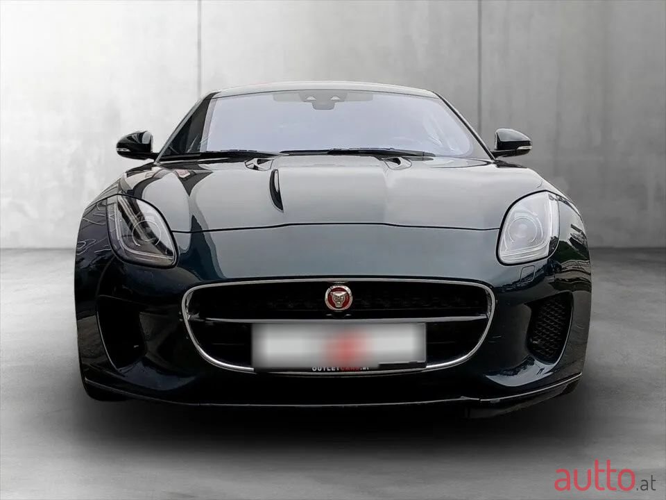 2019' Jaguar F-Type photo #2