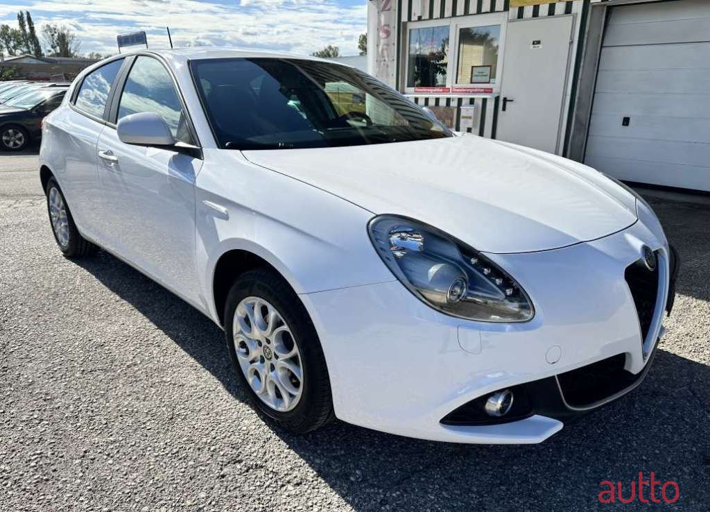 2019' Alfa Romeo Giulietta photo #5