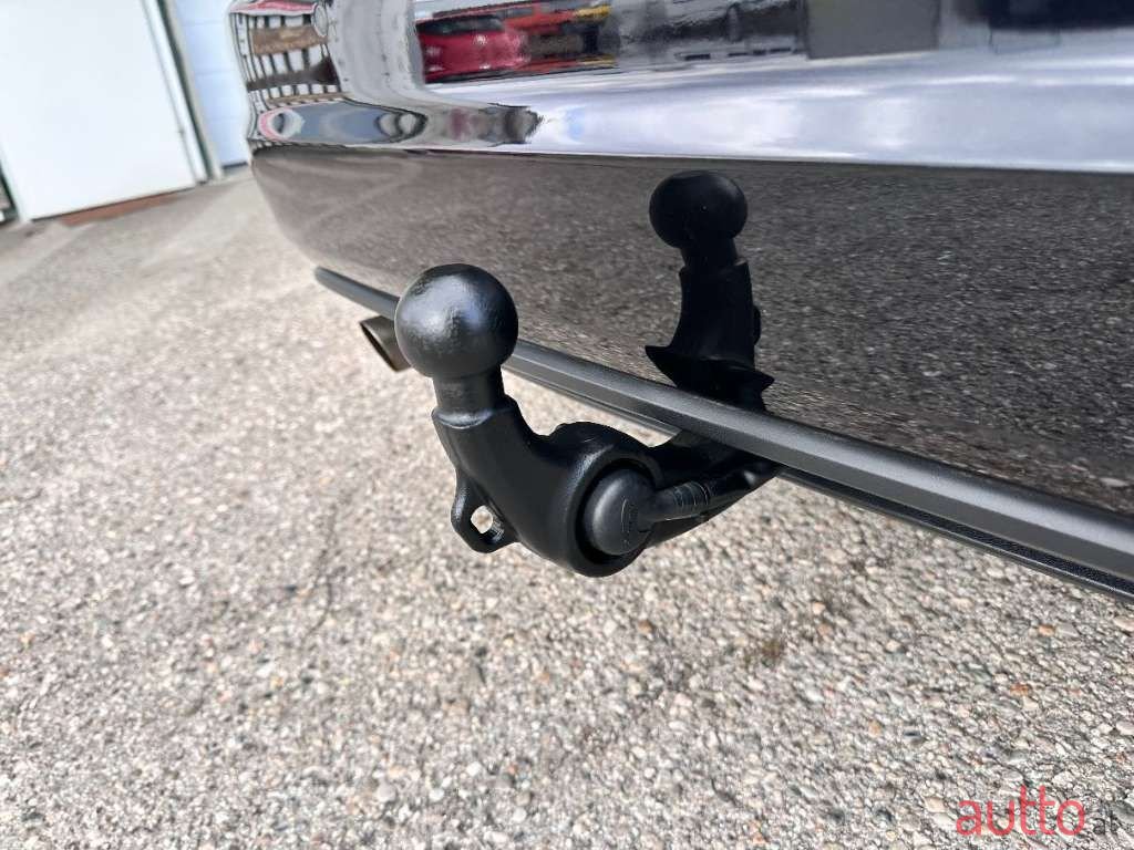 2017' Volkswagen Golf photo #4