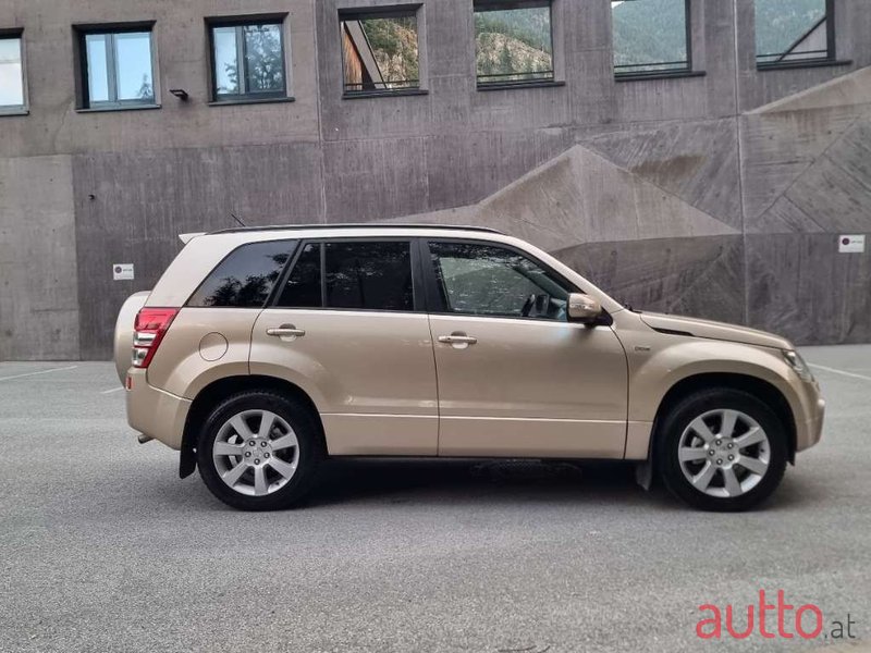 2010' Suzuki Vitara photo #2