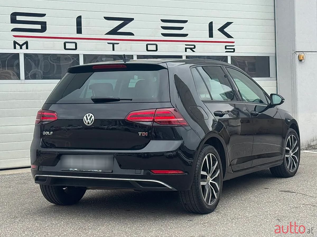 2017' Volkswagen Golf photo #4