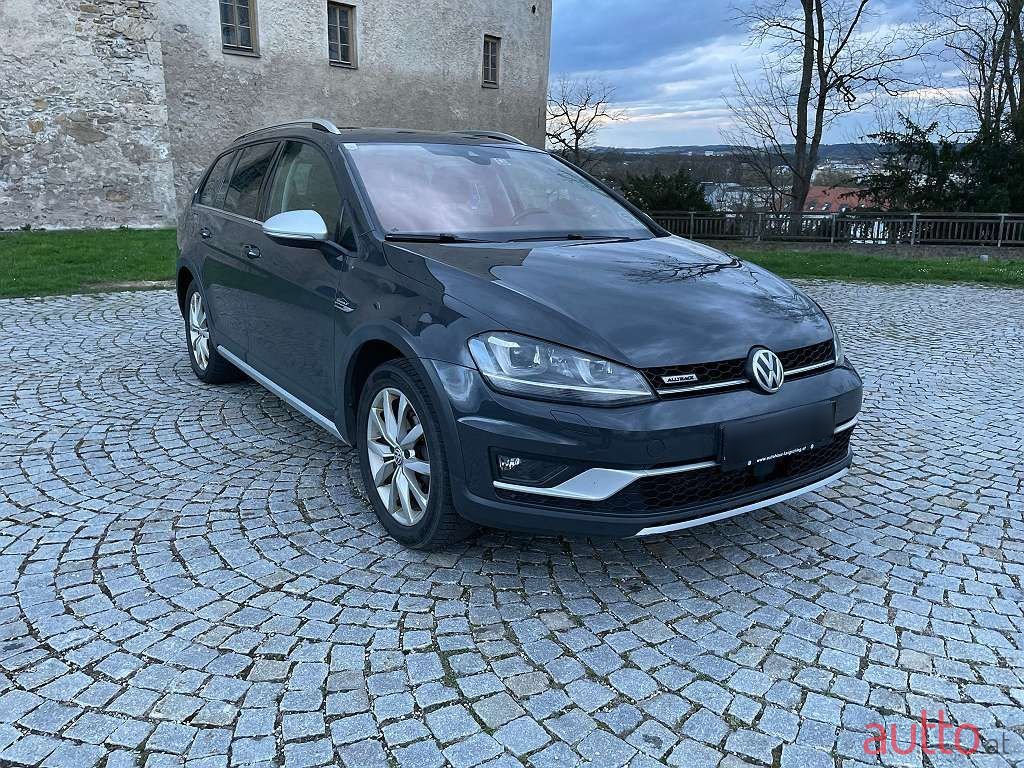 2016' Volkswagen Golf photo #2