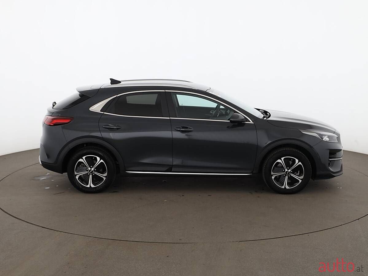 2022' Kia XCeed photo #4