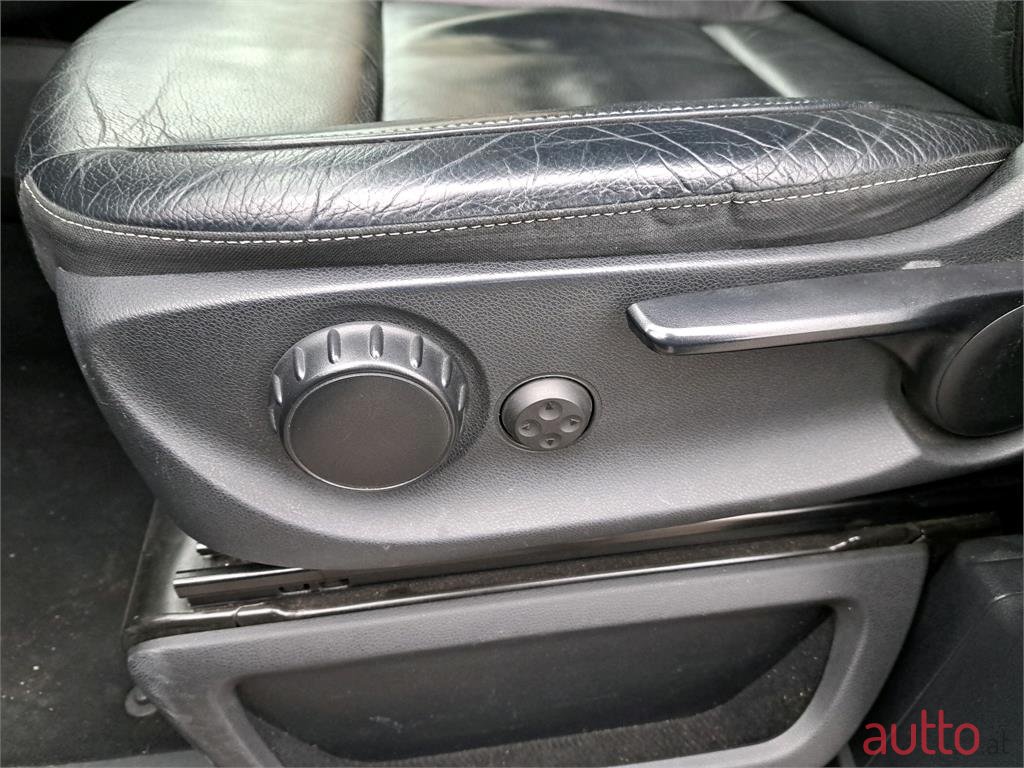 2018' Mercedes-Benz V 250 Executive photo #3