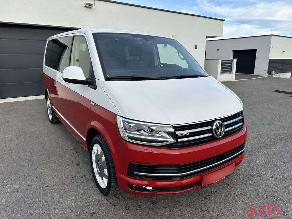 2016' Volkswagen Transporter photo #3