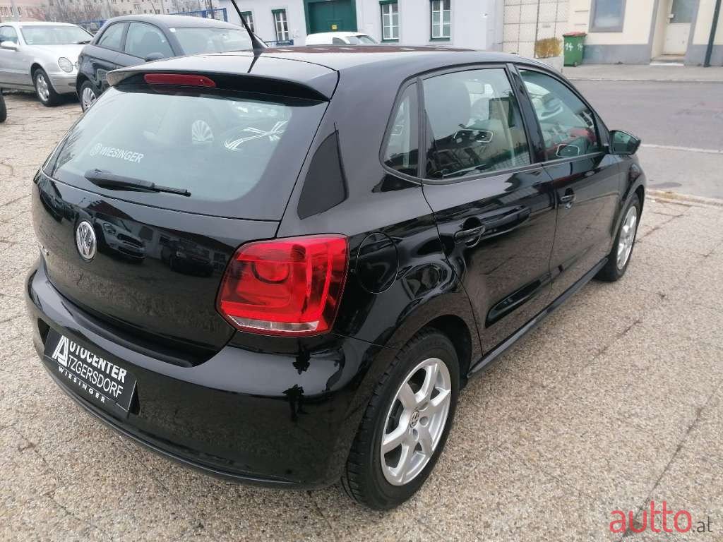 2011' Volkswagen Polo photo #4