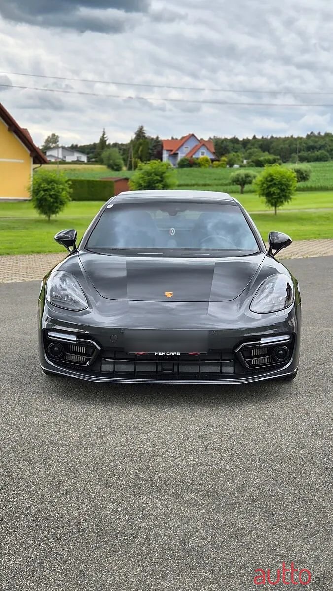 2020' Porsche Panamera photo #3