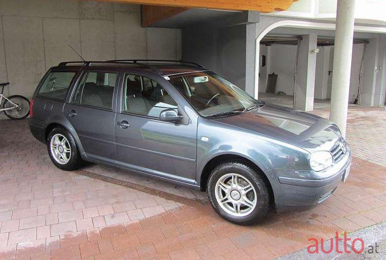 2002' Volkswagen Golf photo #1