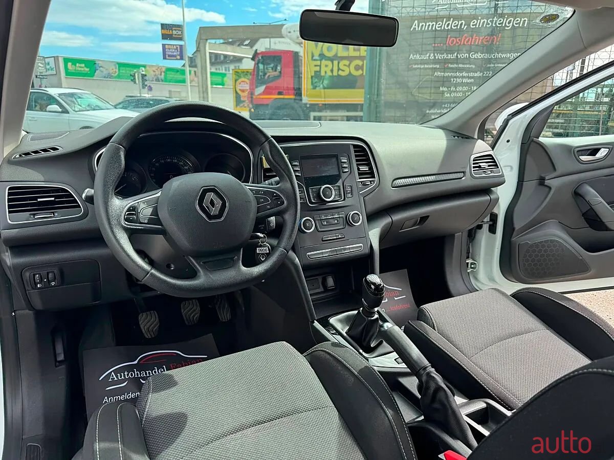 2020' Renault Megane photo #5