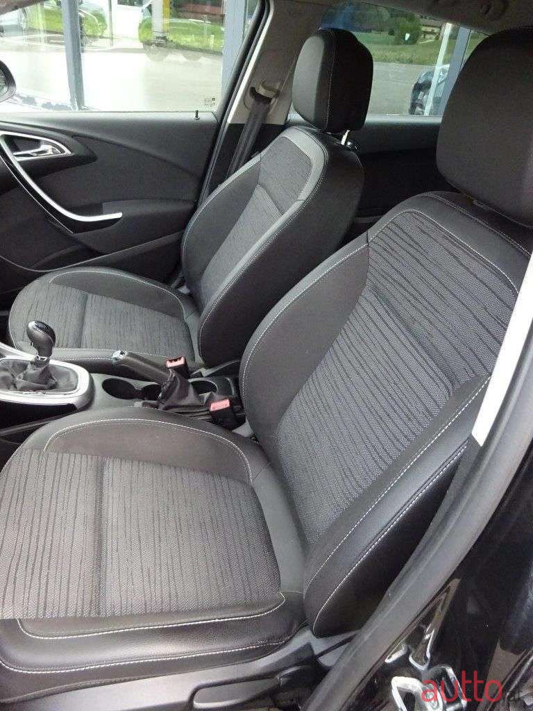 2015' Opel Astra photo #4