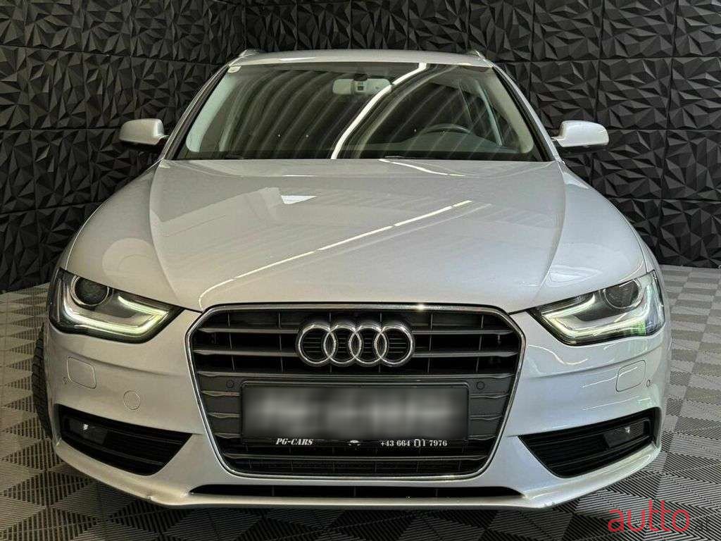 2012' Audi A4 photo #2