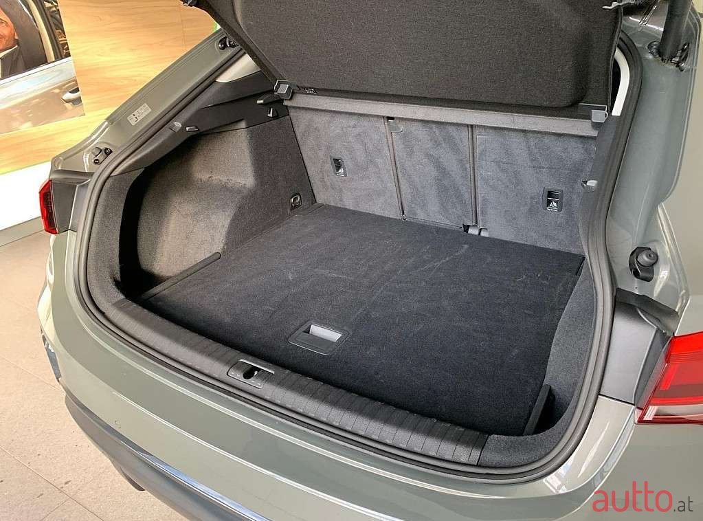 2020' Audi Q3 photo #3