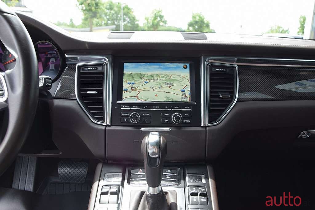 2015' Porsche Macan photo #5