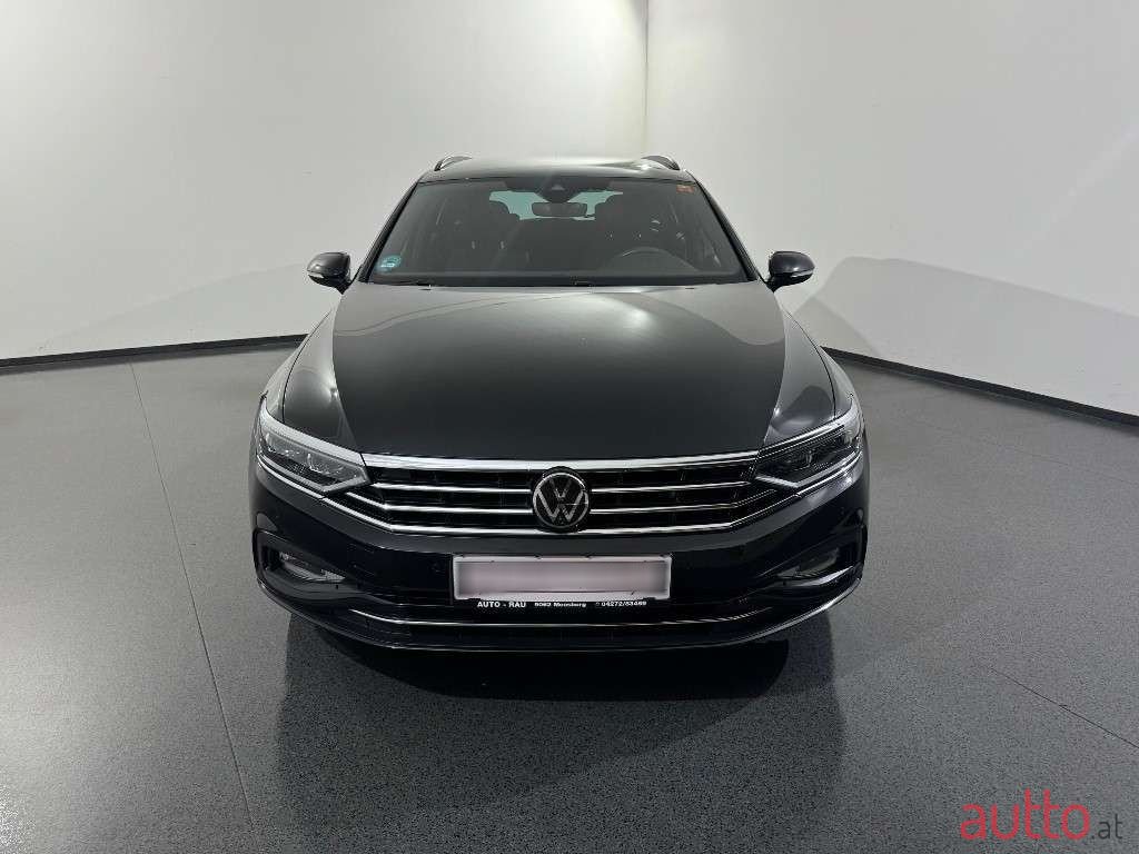 2022' Volkswagen Passat photo #2