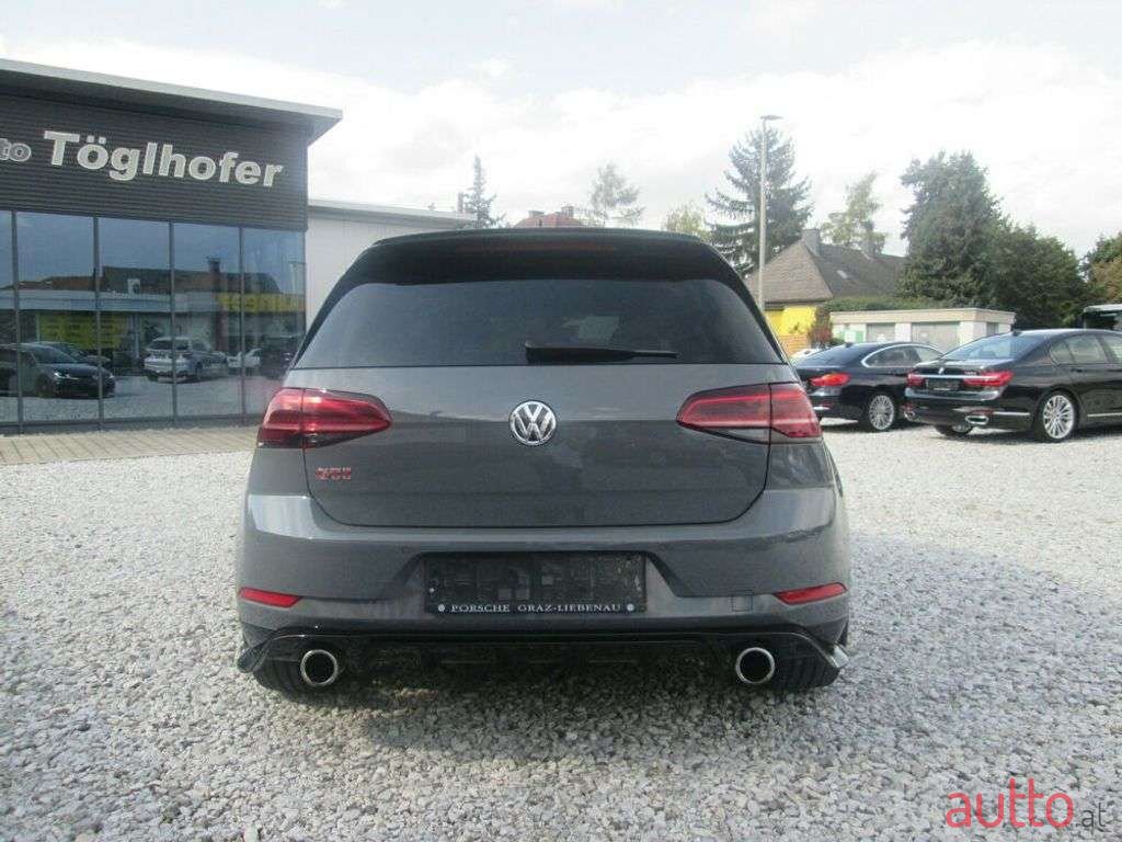 2019' Volkswagen Golf photo #4