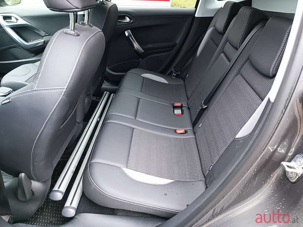 2018' Peugeot 2008 photo #6