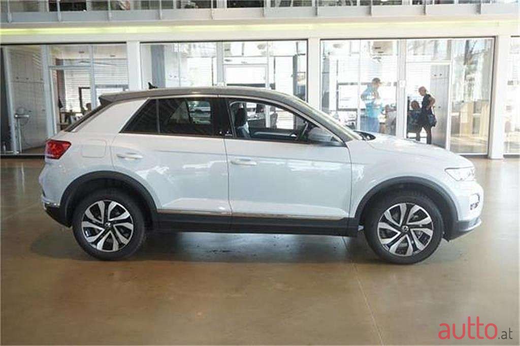 2021' Volkswagen T-Roc photo #2