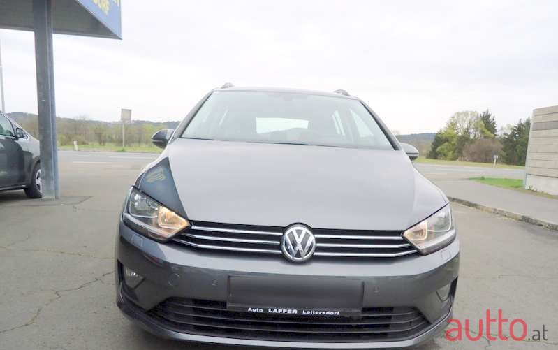 2017' Volkswagen Golf photo #3