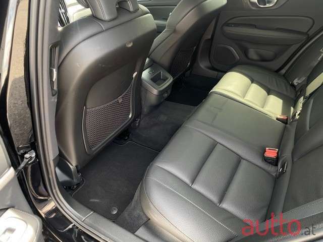 2024' Volvo V60 photo #2