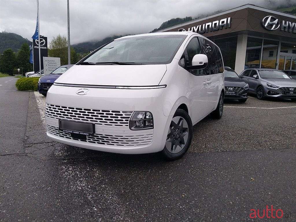2023' Hyundai Staria photo #1