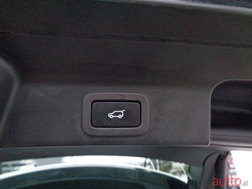 2018' Jaguar F-Pace photo #5