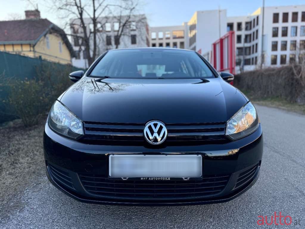 2009' Volkswagen Golf photo #4