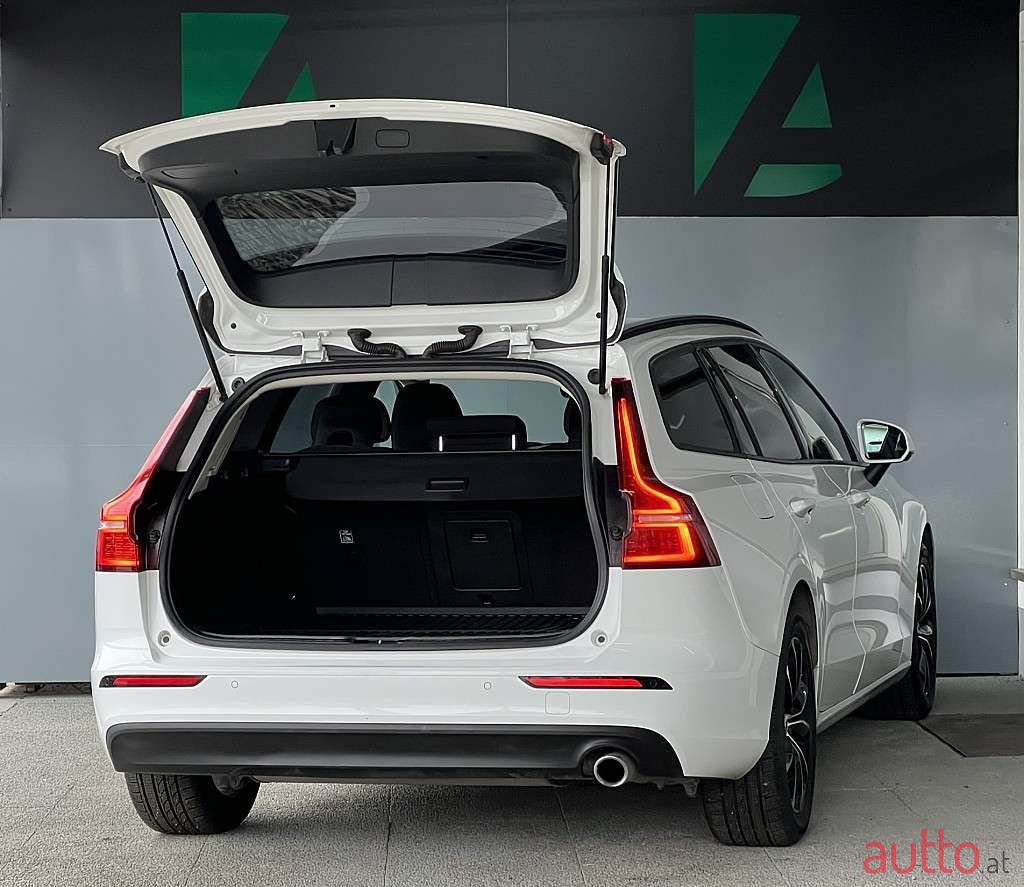 2019' Volvo V60 photo #3