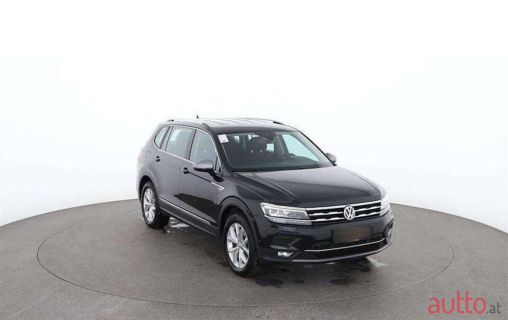 2021' Volkswagen Tiguan photo #5