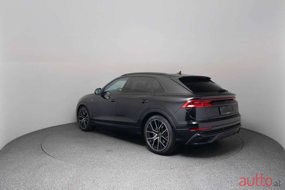 2023' Audi Q8 photo #5