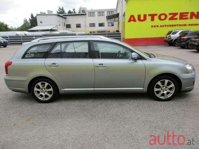 2008' Toyota Avensis photo #3
