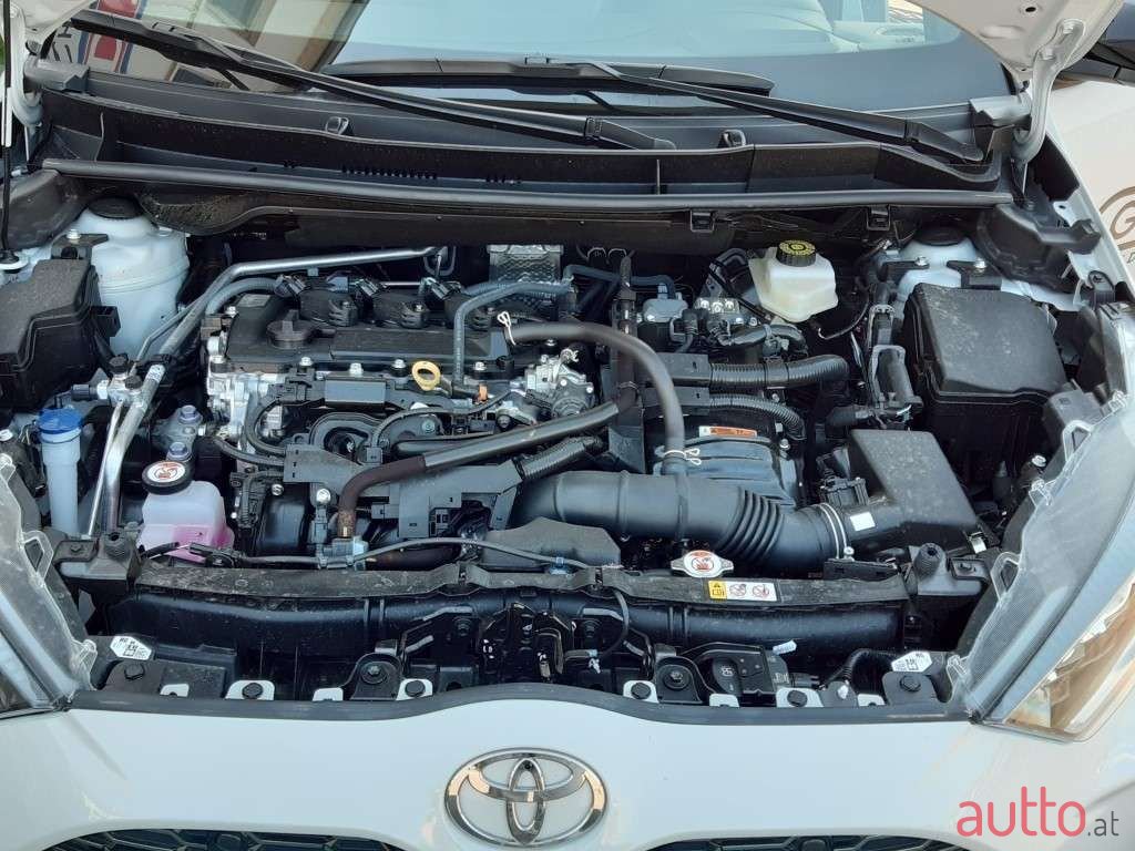2024' Toyota Yaris photo #6