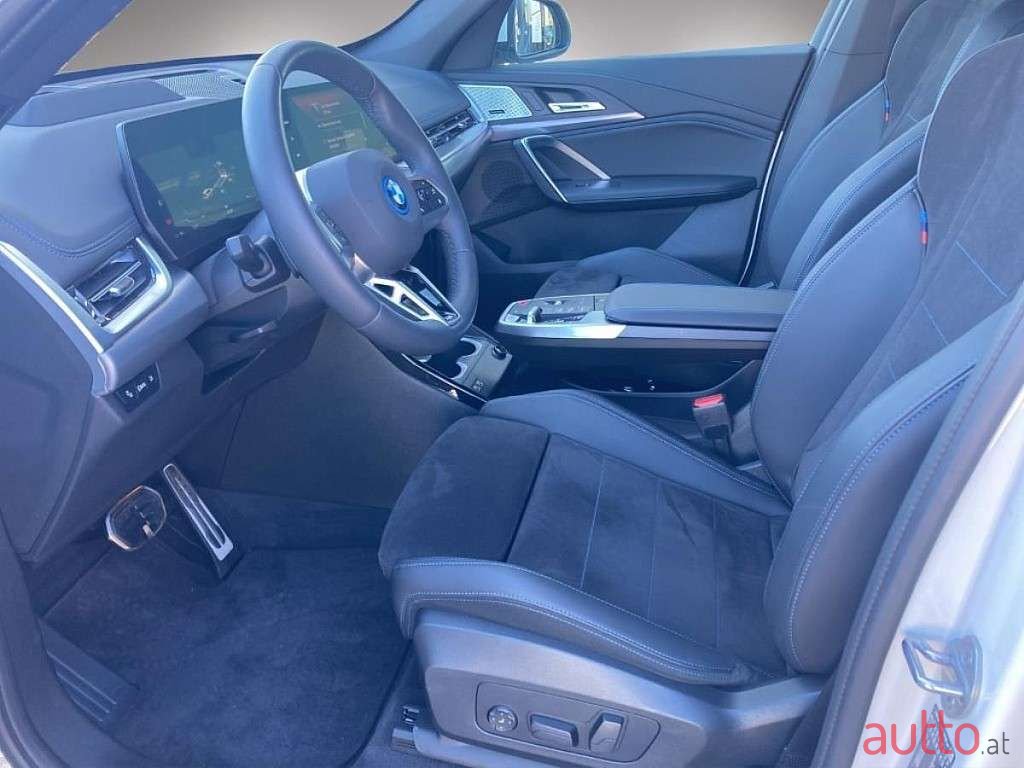 2024' BMW iX1 photo #6