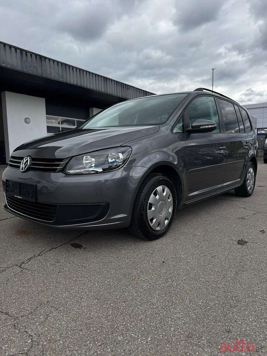 2014' Volkswagen Touran photo #3