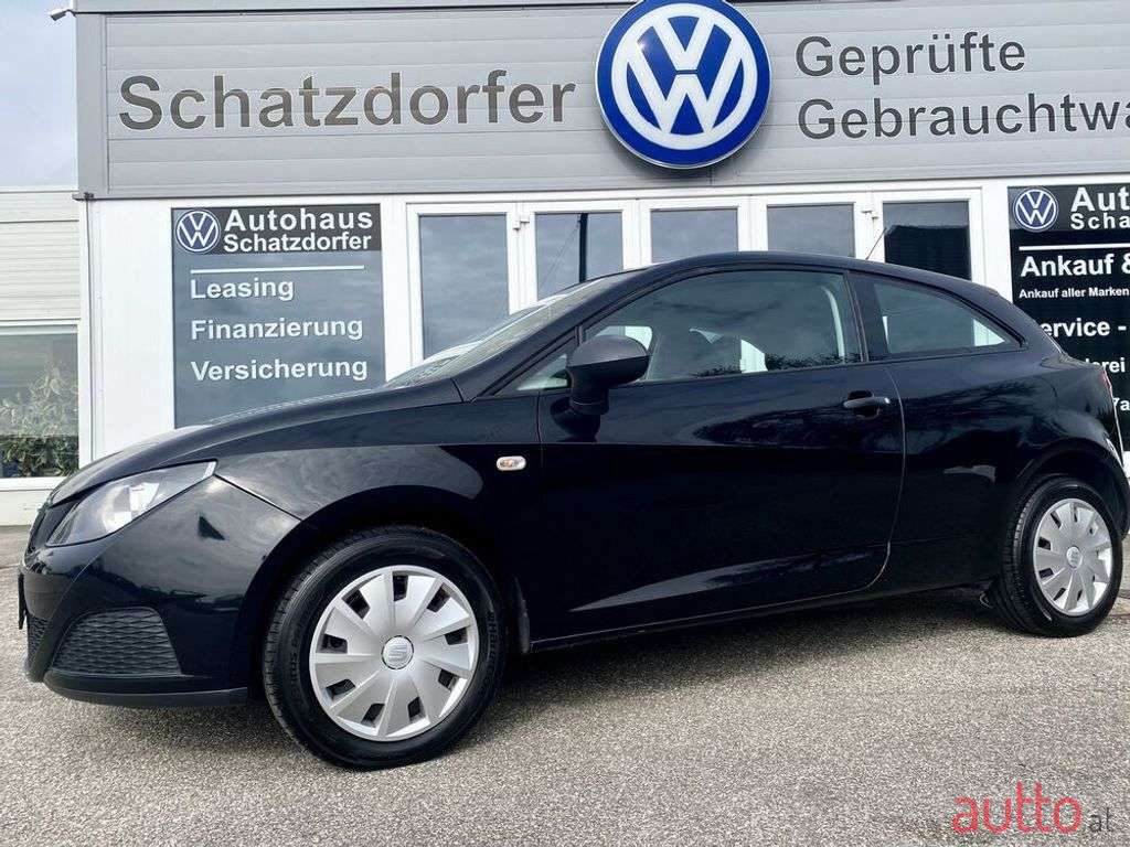 2011' SEAT Ibiza photo #2