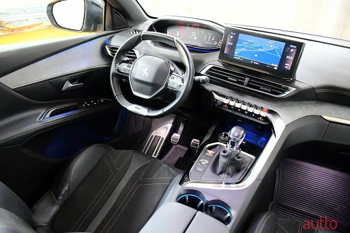 2021' Peugeot 5008 photo #2