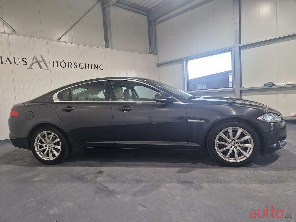2012' Jaguar XF photo #4