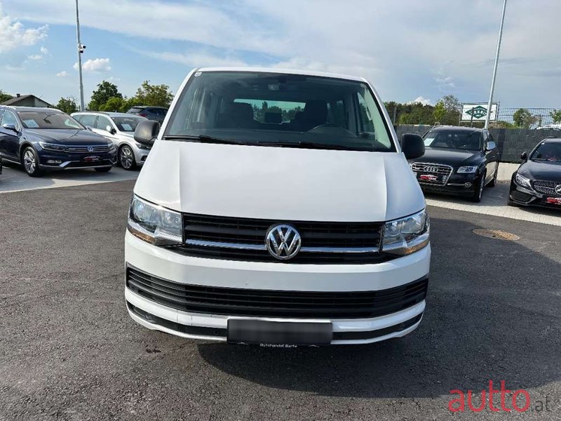 2017' Volkswagen Multivan photo #2