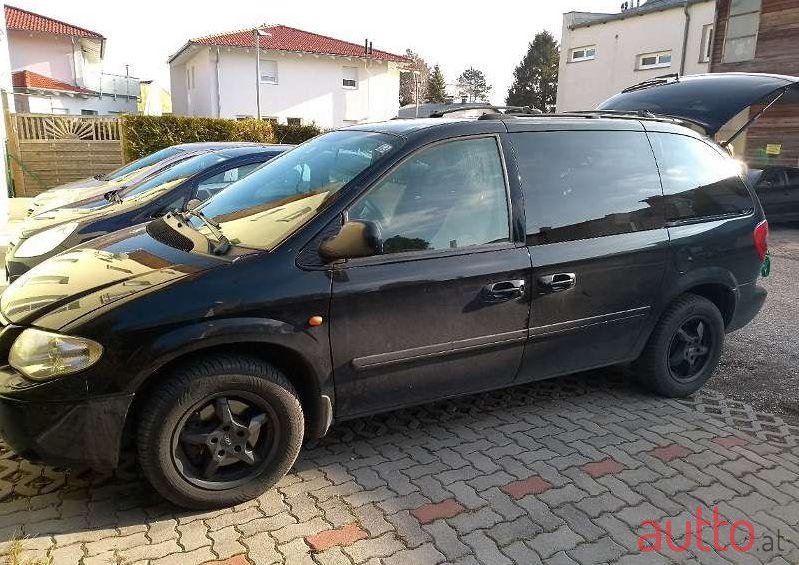 2006' Chrysler Voyager photo #1