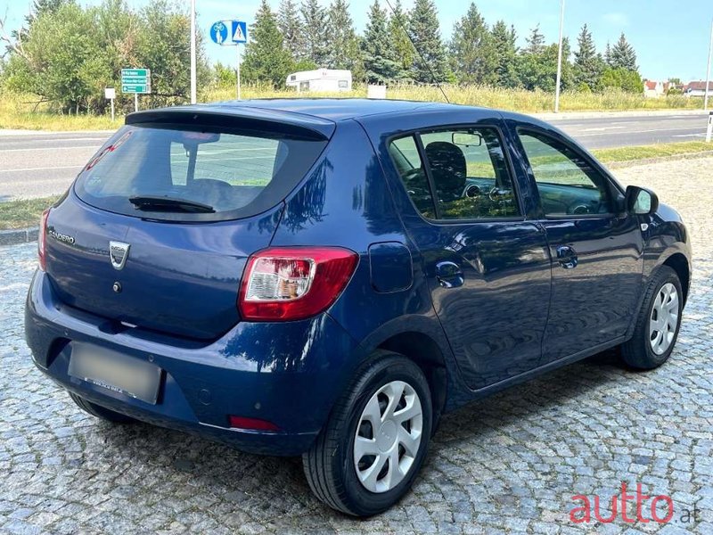 2016' Dacia Sandero photo #6