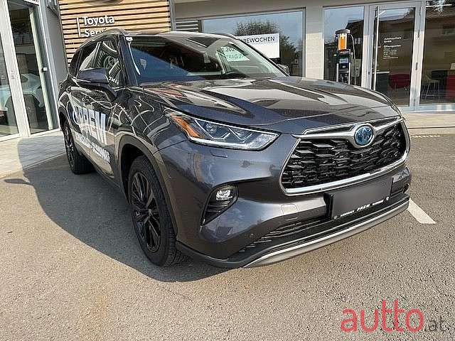 2024' Toyota Highlander photo #2