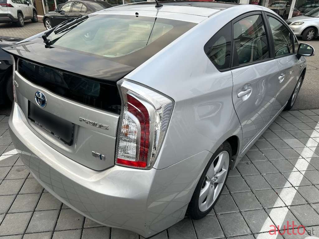 2013' Toyota Prius photo #4