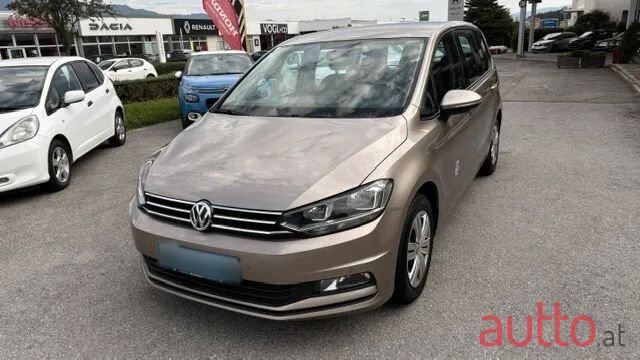 2017' Volkswagen Touran photo #3